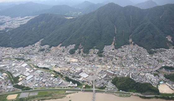 P6 2 2014年8月豪雨による広島市の土砂災害（国土地理院資料より） 560x324 - 釜井俊孝教授の『宅地の防災学<br>ー都市と斜面の近現代ー』