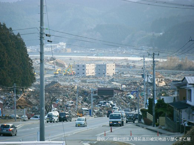 P6 1 東日本大震災後の陸前高台の街並み（写真提供：陸前高田被災地語り部くぎこ屋） - 陸前高田・語り部くぎこ屋が主催<br>「自然災害と防災写真展」