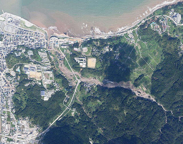 P6 4 令和6年9月能登豪雨による輪島市塚田川流域洪水被害の空中写真（Wikipedia） - 2024年<br>国内で起こった自然災害を振り返る